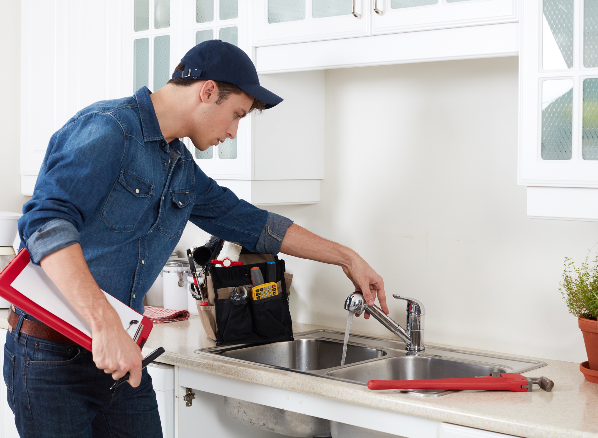 How to Choose a Local Plumbing Service That’s Rated Highly by Your Neighbors