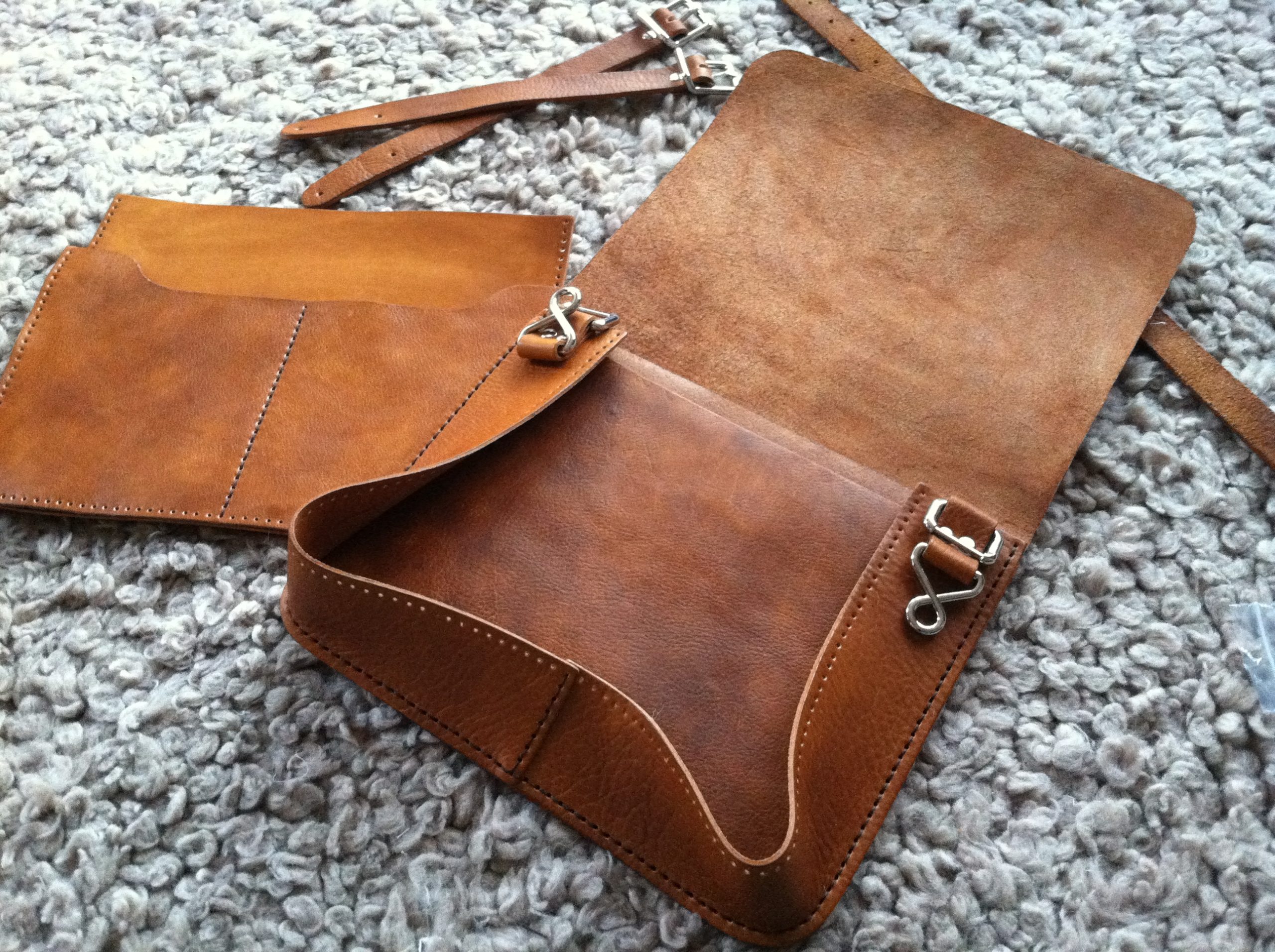 How to Succeed in the Wholesale Leather Handbags Market